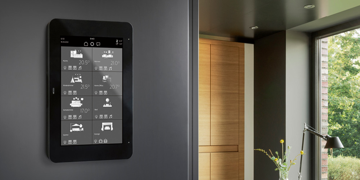 JUNG Smart Panel 8 bei Informations & Elektrotechnik Schmidt in Muldestausee OT Schlaitz