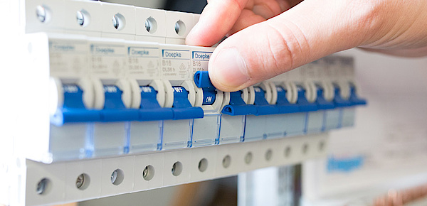 Schalt­schrank­bau bei Informations & Elektrotechnik Schmidt in Muldestausee OT Schlaitz