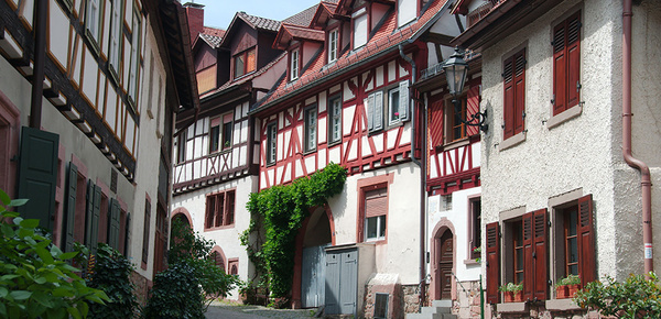 Altbau­sanierung bei Informations & Elektrotechnik Schmidt in Muldestausee OT Schlaitz