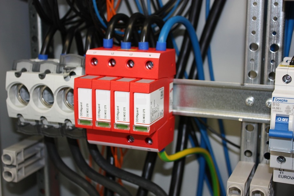 U berspannungsschutz bei Informations & Elektrotechnik Schmidt in Muldestausee OT Schlaitz